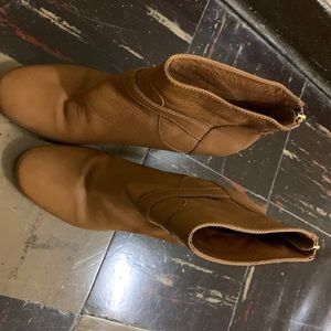 Ankle leather booths